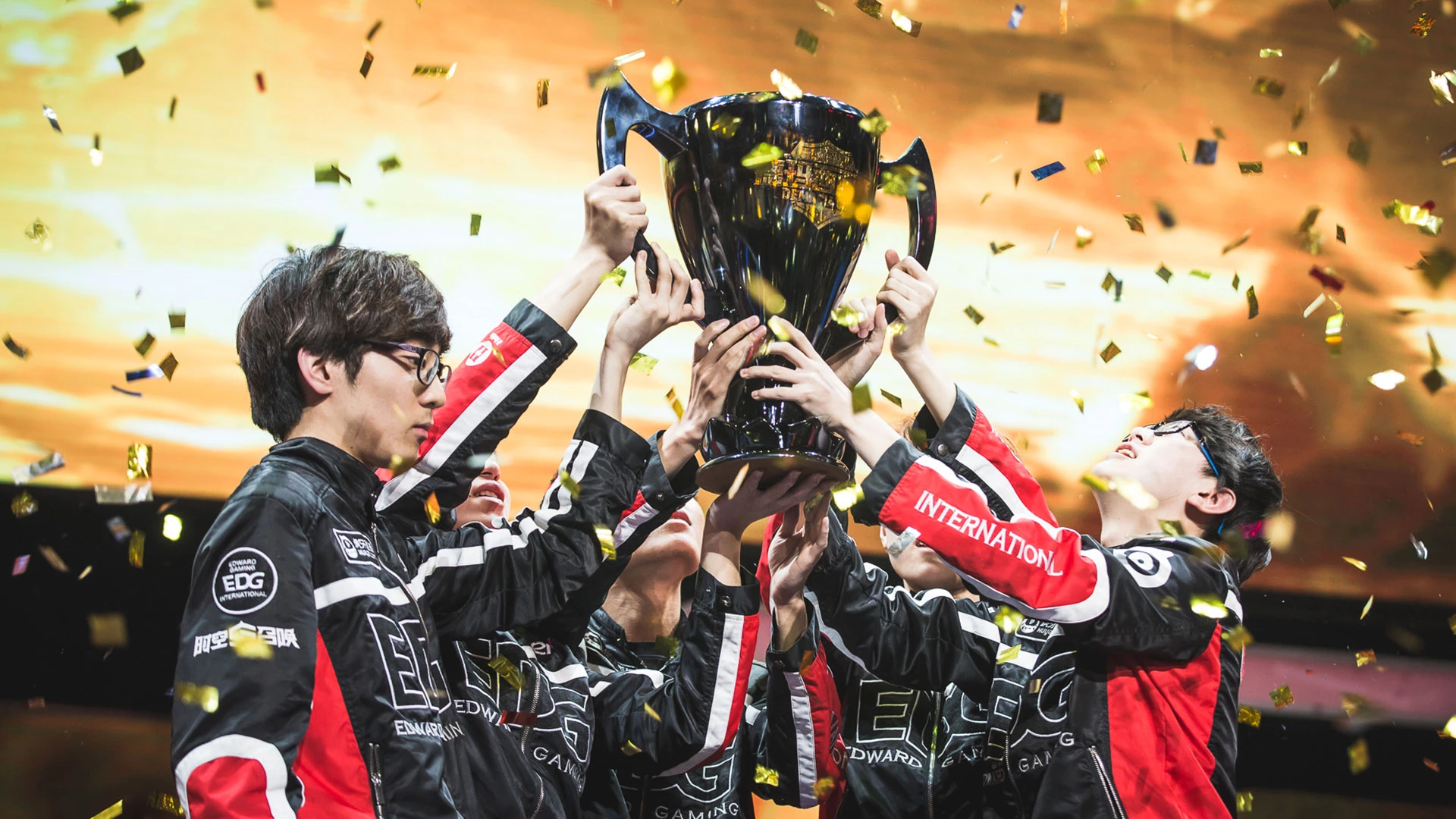 运动新篇章：无畏契约公益计划推动青少年体育发展，校园篮球场改造助力成长-雷竞技官网